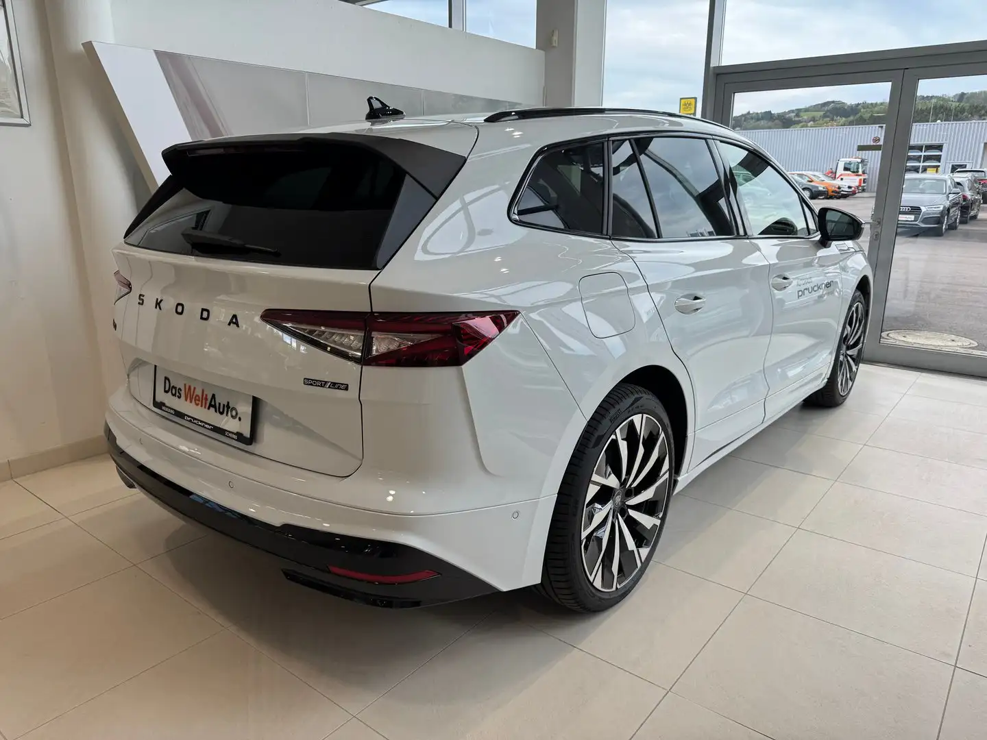 Skoda Enyaq Sportline 85 Weiß - 2