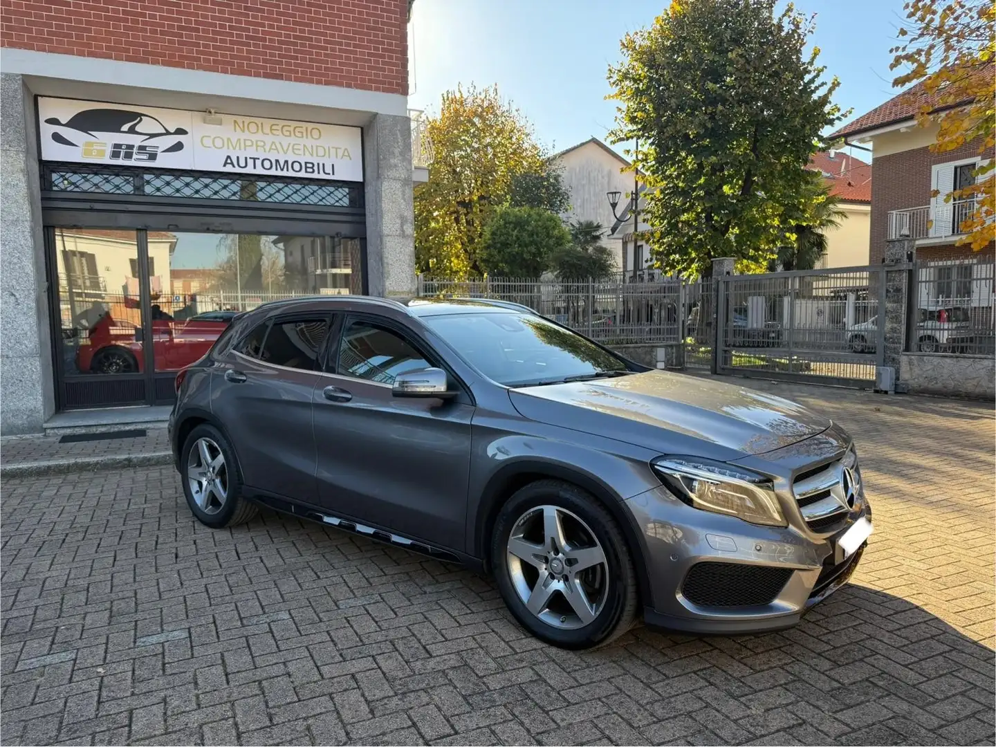 Mercedes-Benz GLA 220 MERCEDES-BENZ GLA 220 d Premium 177cv auto tetto!! Gris - 2