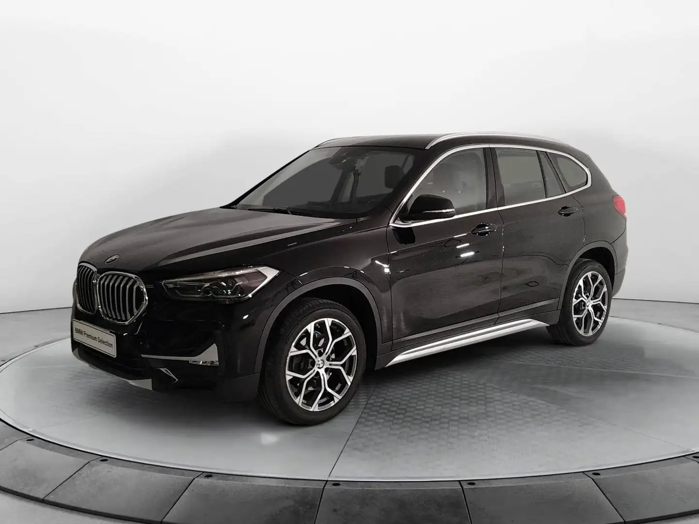 BMW X1 sDrive18d xLine Plus Schwarz - 1