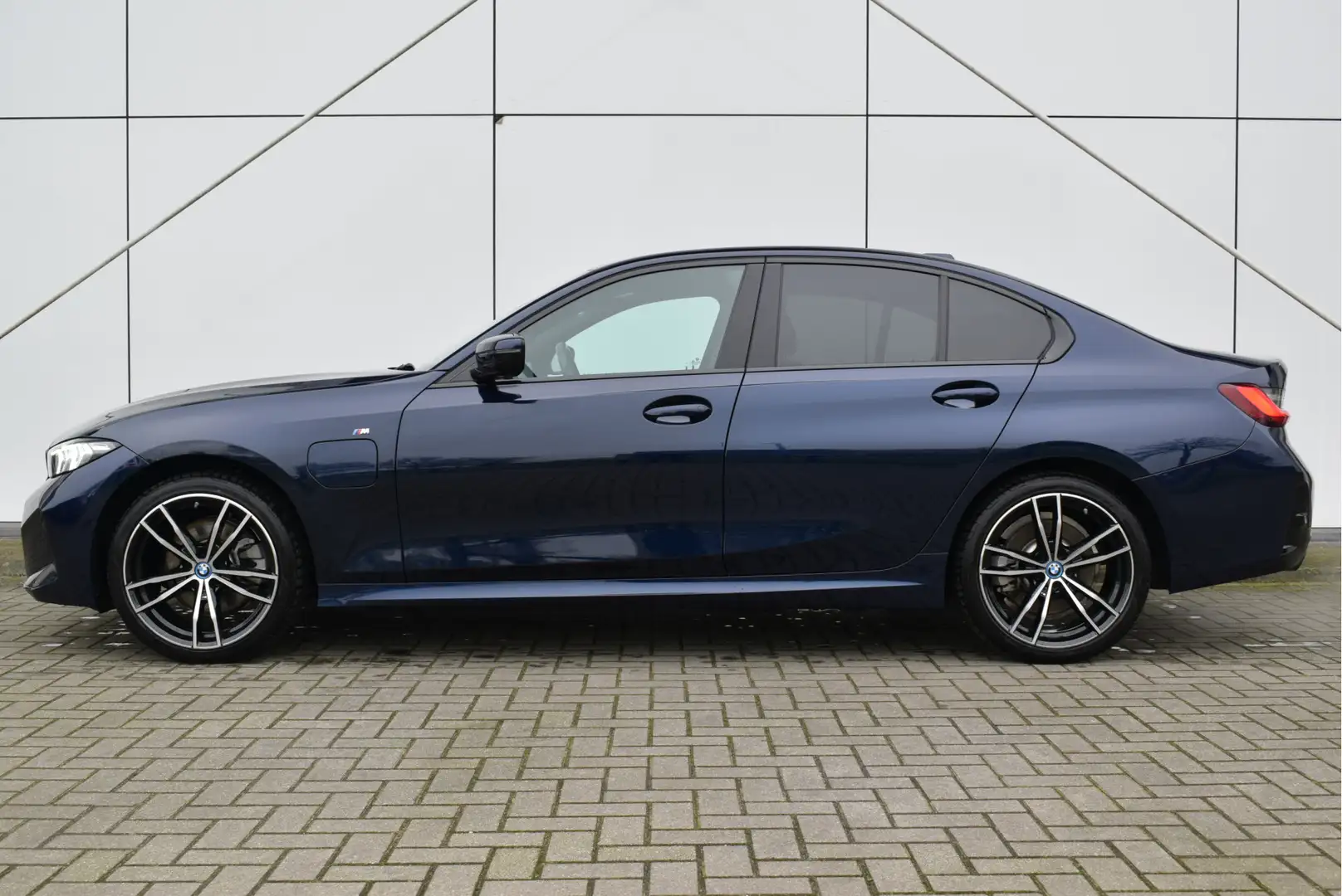 BMW 320 3 Serie 320e M Sport Automaat / Sportstoelen / Liv Azul - 2