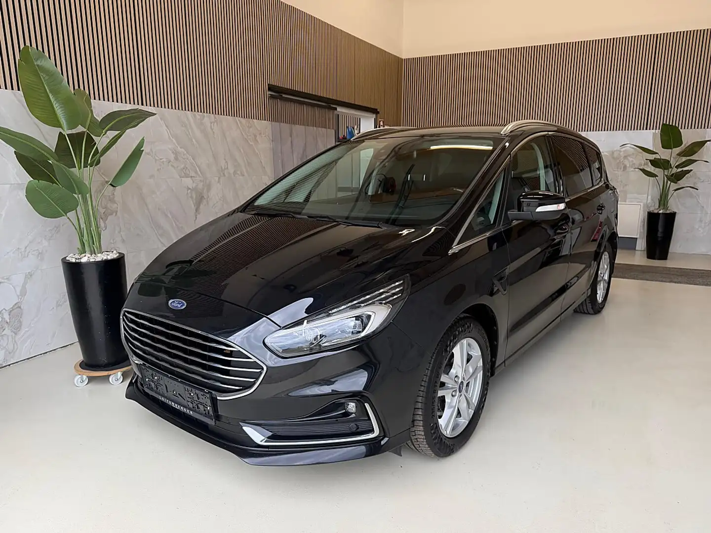 Ford S-Max S-MAX Titanium Aut. | Kamera | Navi | Sitz+Lenk... Schwarz - 2