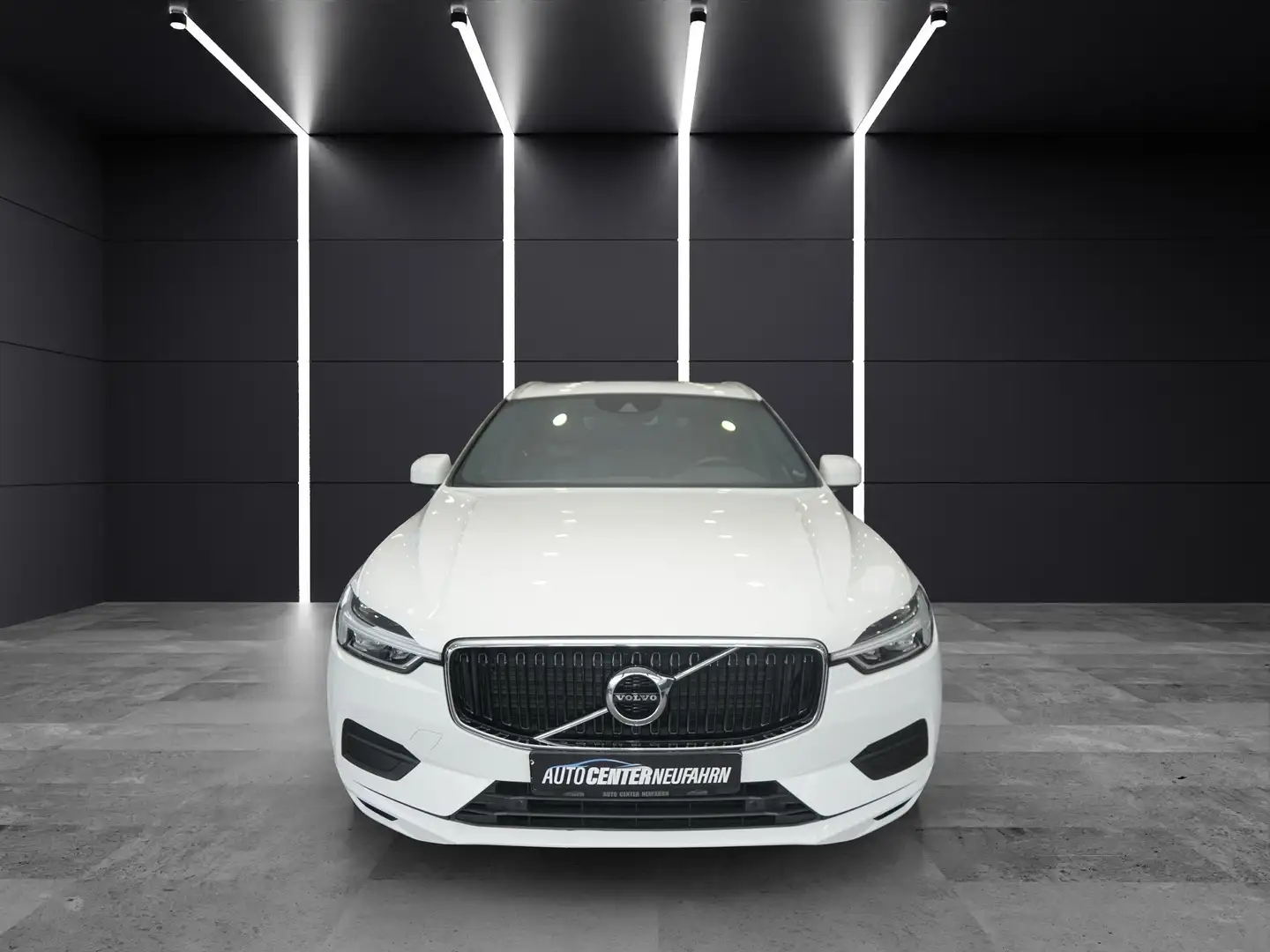 Volvo XC60 D5 Momentum AWD+NAVI+PANO+TEMPOMAT+PDC Weiß - 2