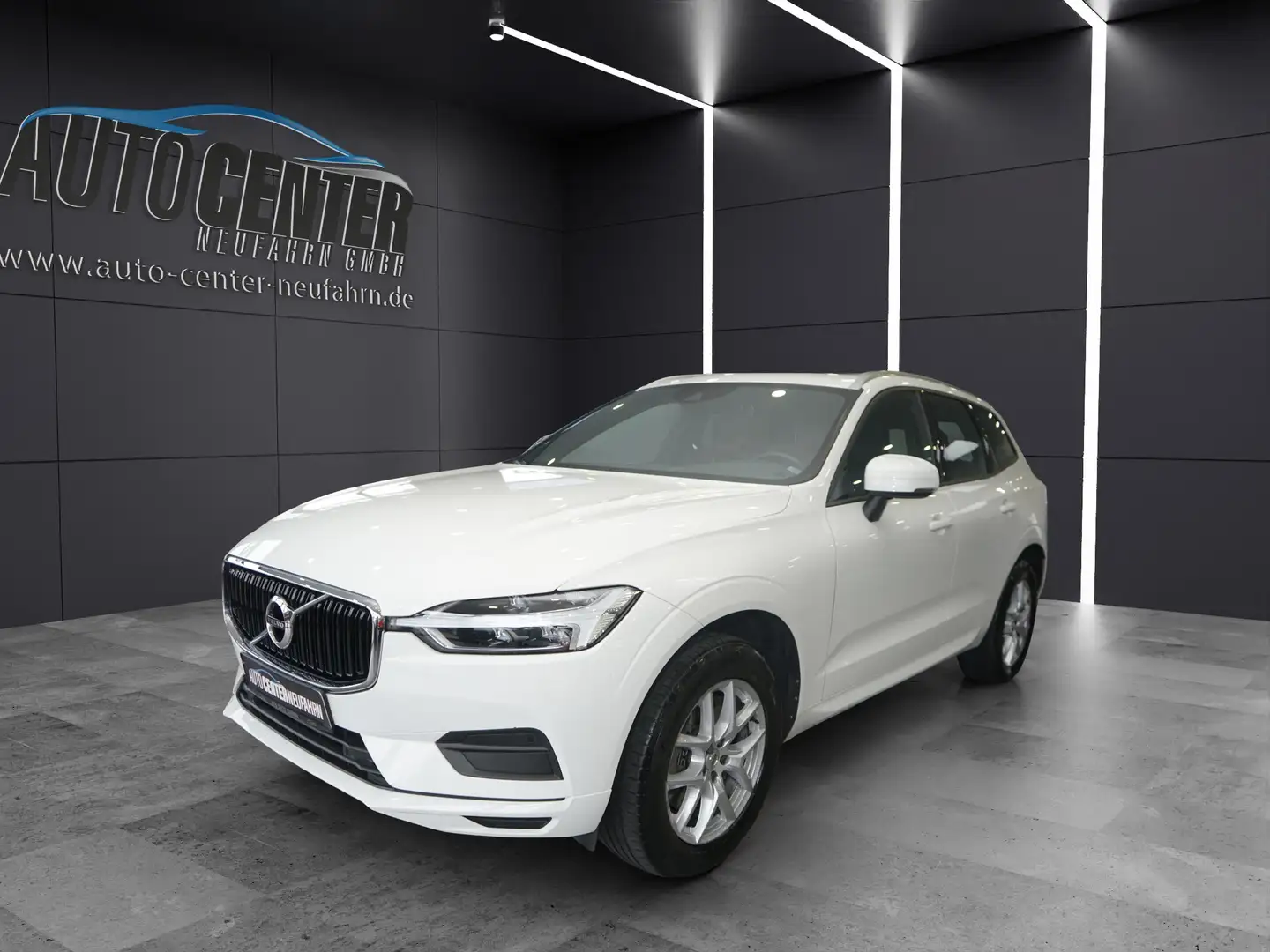 Volvo XC60 D5 Momentum AWD+NAVI+PANO+TEMPOMAT+PDC Bianco - 1