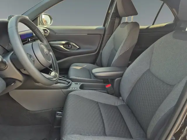 Toyota Yaris Cross view 9