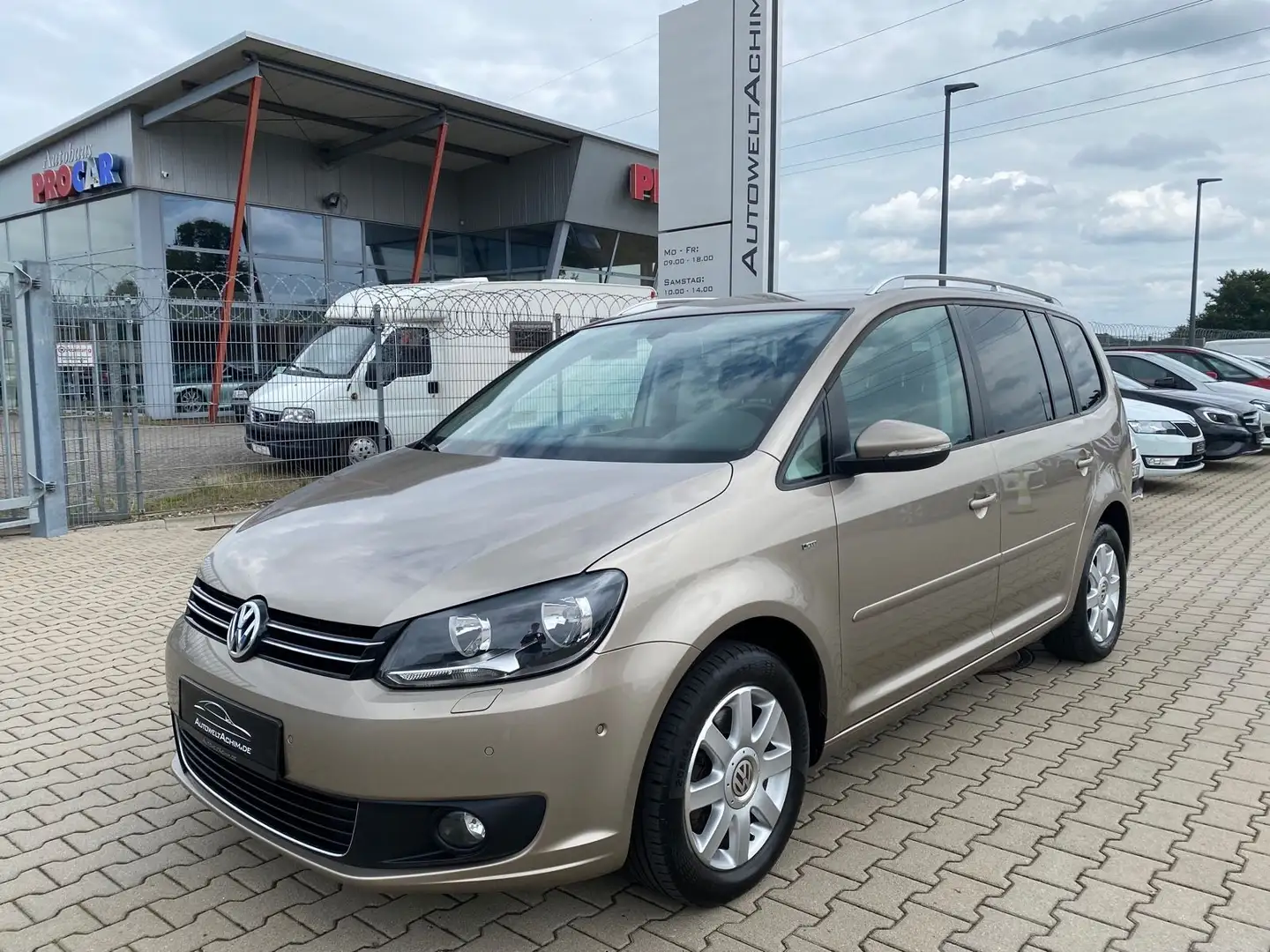 Volkswagen Touran Cup Beige - 2