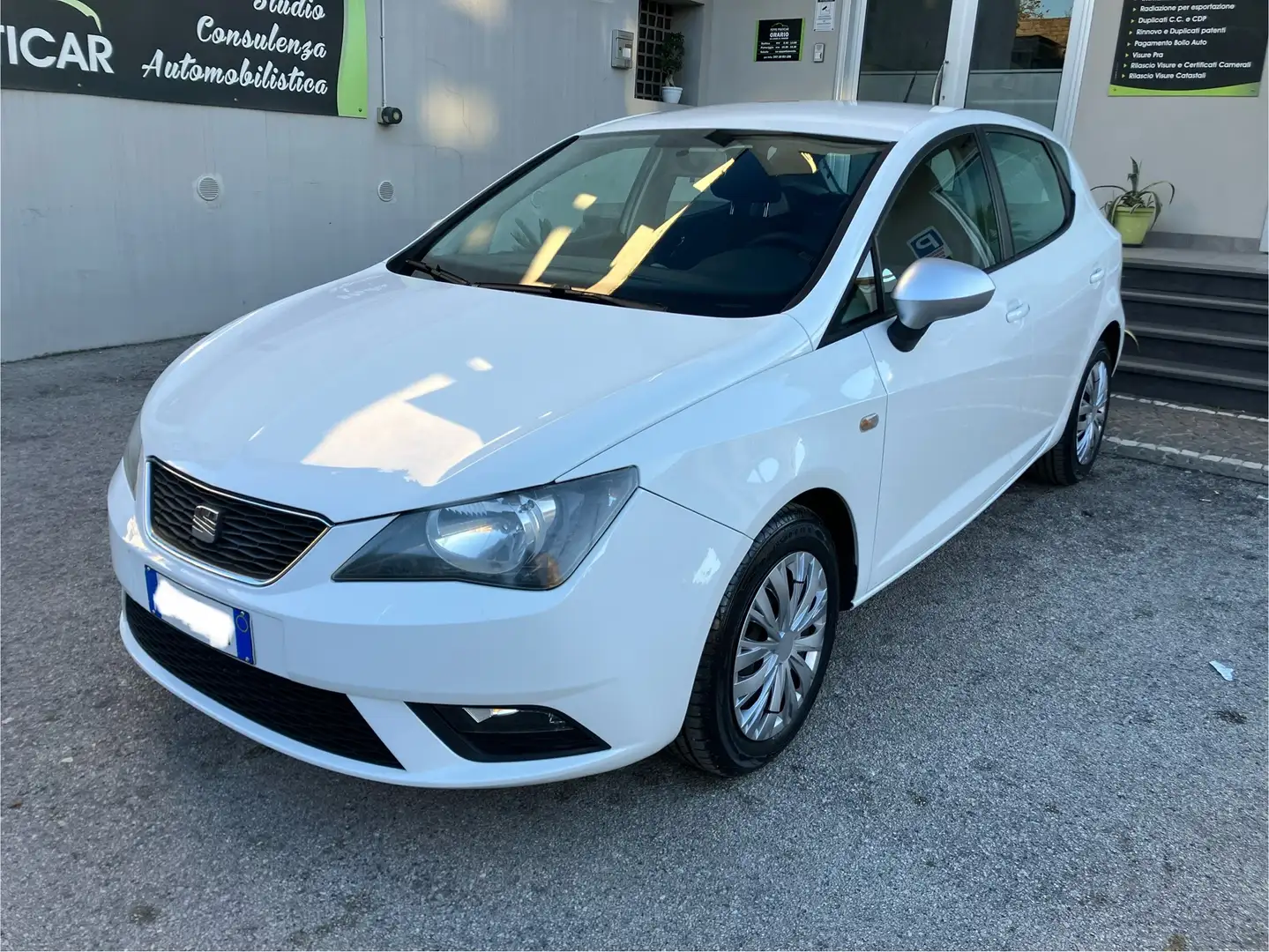 SEAT Ibiza 5p 1.2 70cv NAVIGATORE-NEOPATENTATI Bianco - 1