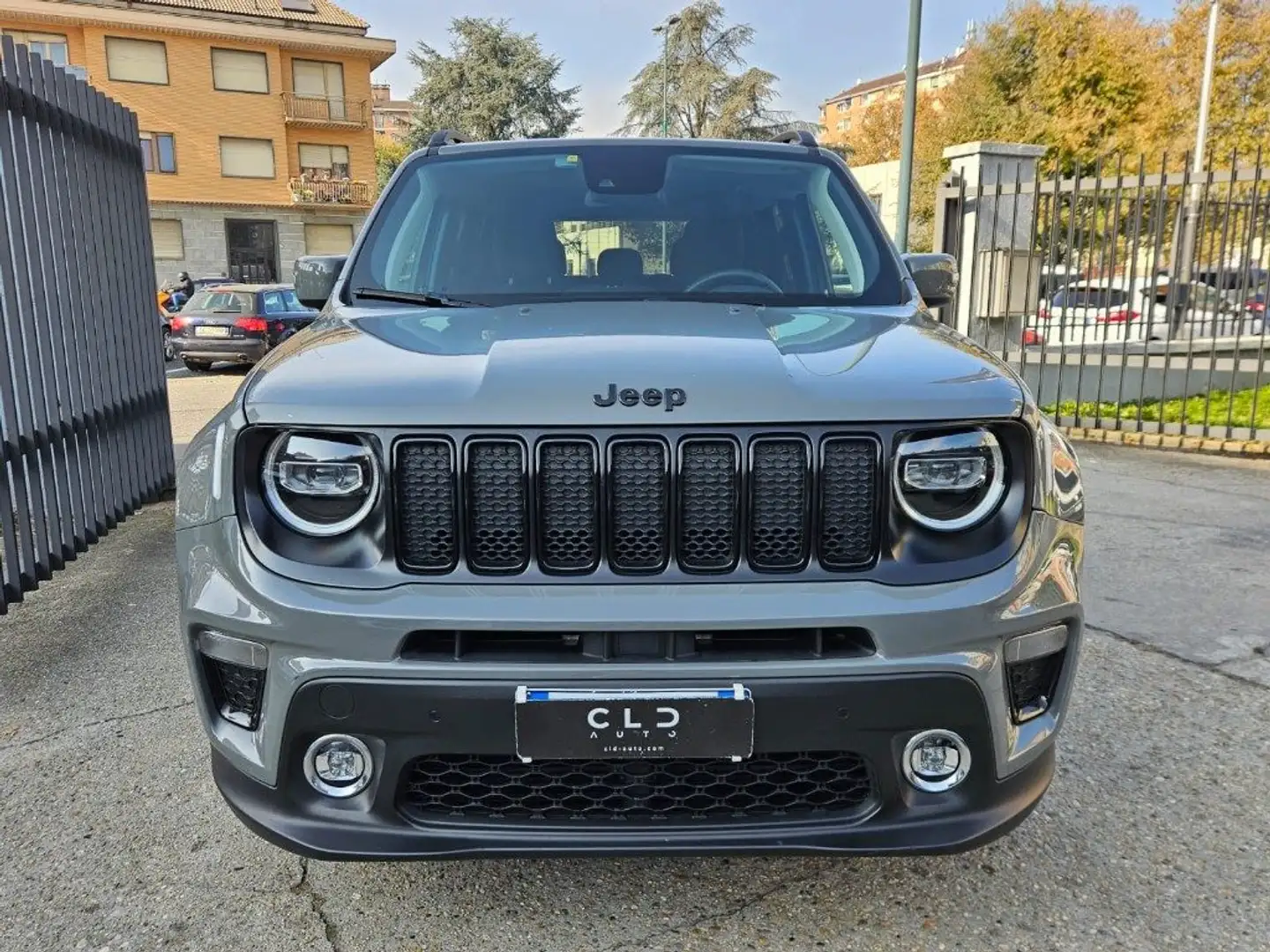 Jeep Renegade 1.3 T4 DDCT Grau - 2