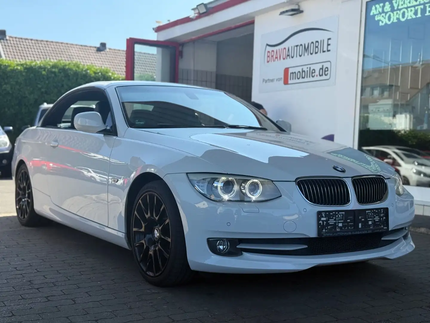 BMW 325 i Cabrio XENON/LEDER/SHZ/PDC/TEMPOMAT/ALUS White - 2
