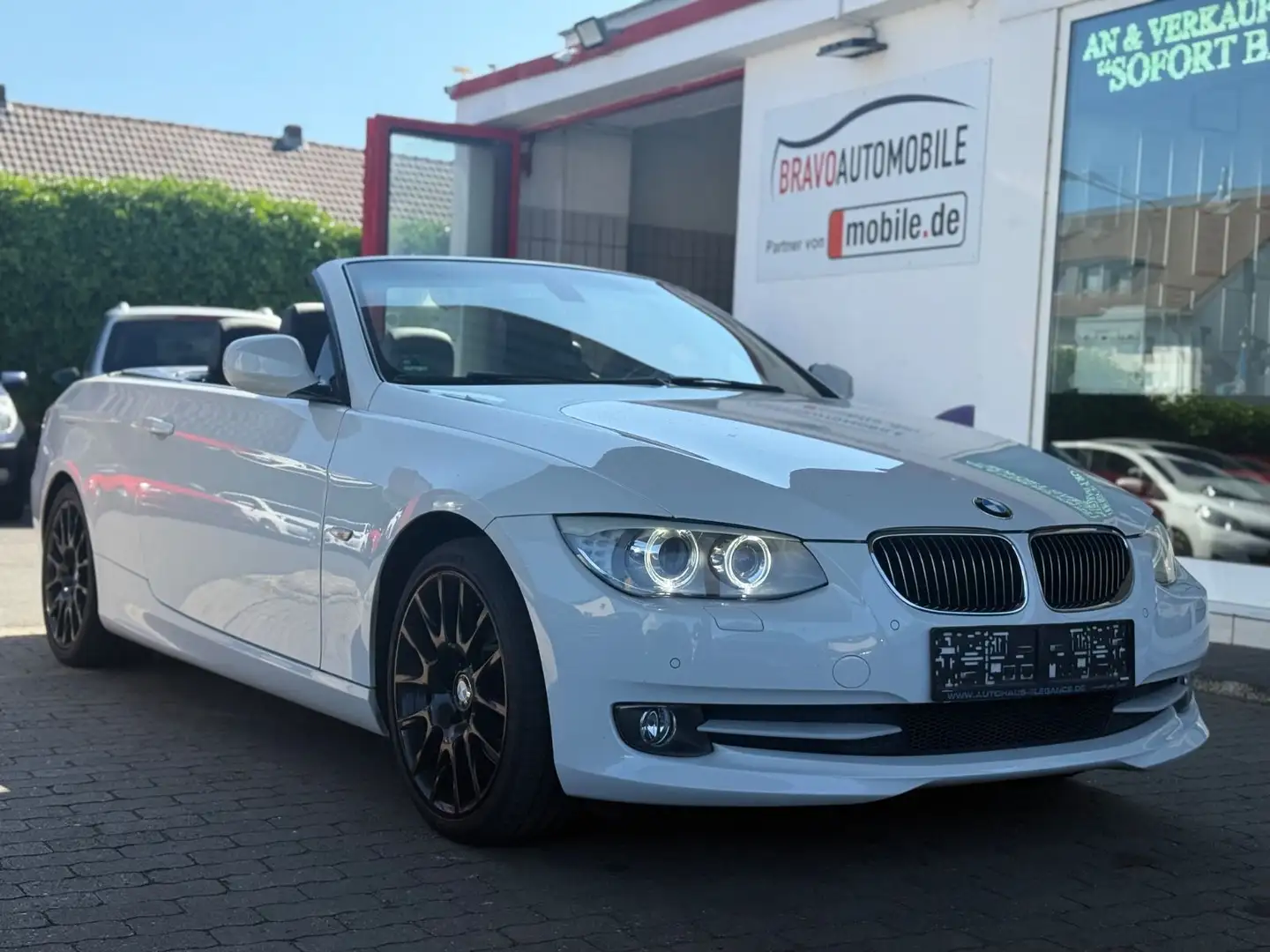 BMW 325 i Cabrio XENON/LEDER/SHZ/PDC/TEMPOMAT/ALUS White - 1