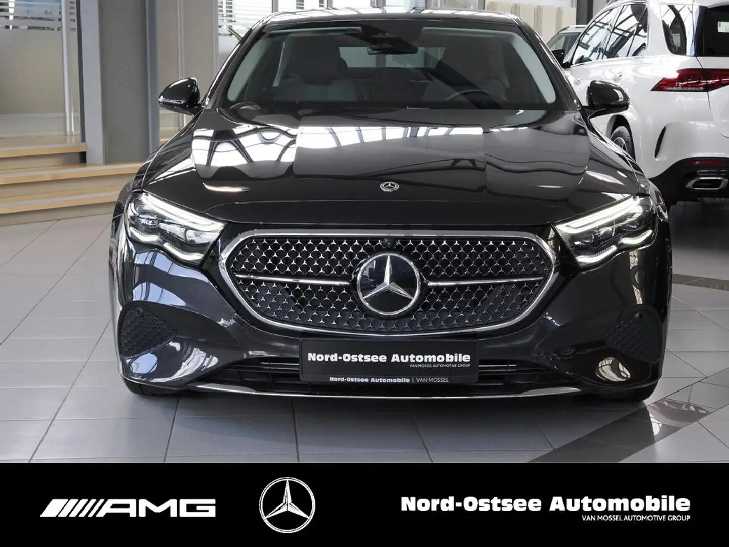 Mercedes-Benz E 220 d AVANTGARDE ADV+ AHK MEMORY 360° Gris - 2