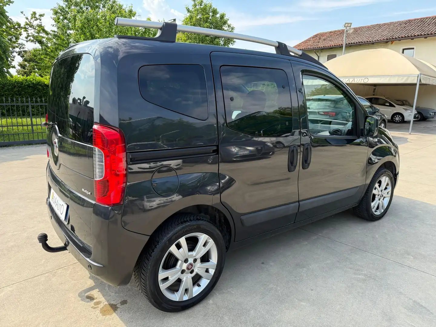 Fiat Qubo 1.3 mjt DIESEL 75Cv GANCIO TRAINO Černá - 1