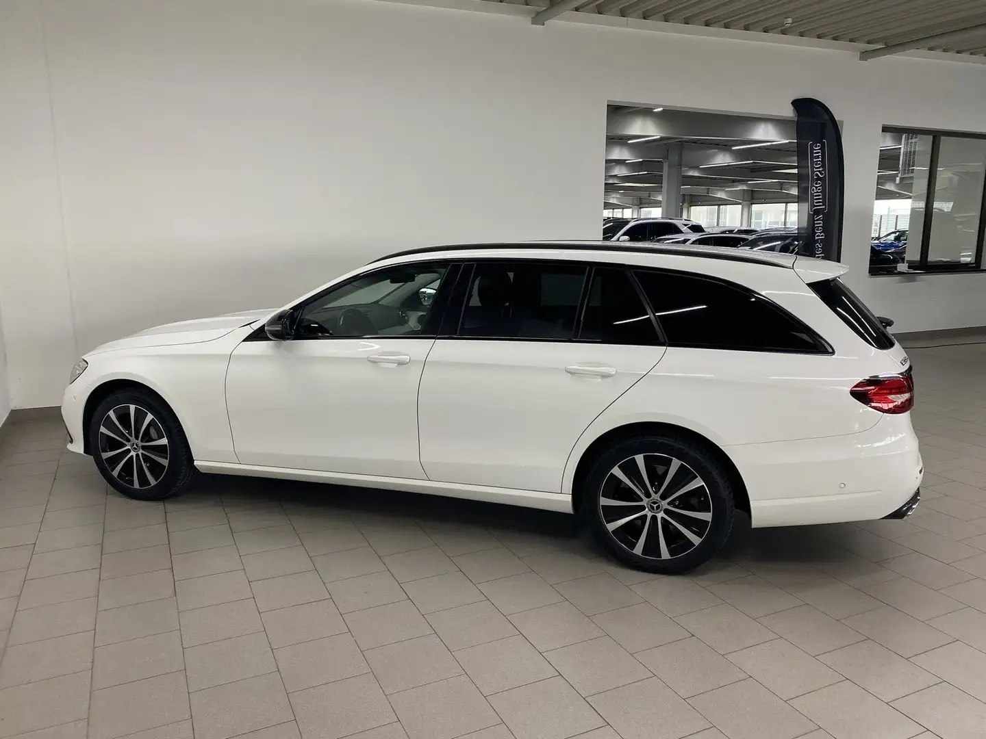 Mercedes-Benz E 300 de 4M T AVA+NIGHT+DIST+AHK+KAMERA+AMBI+NAV Weiß - 2