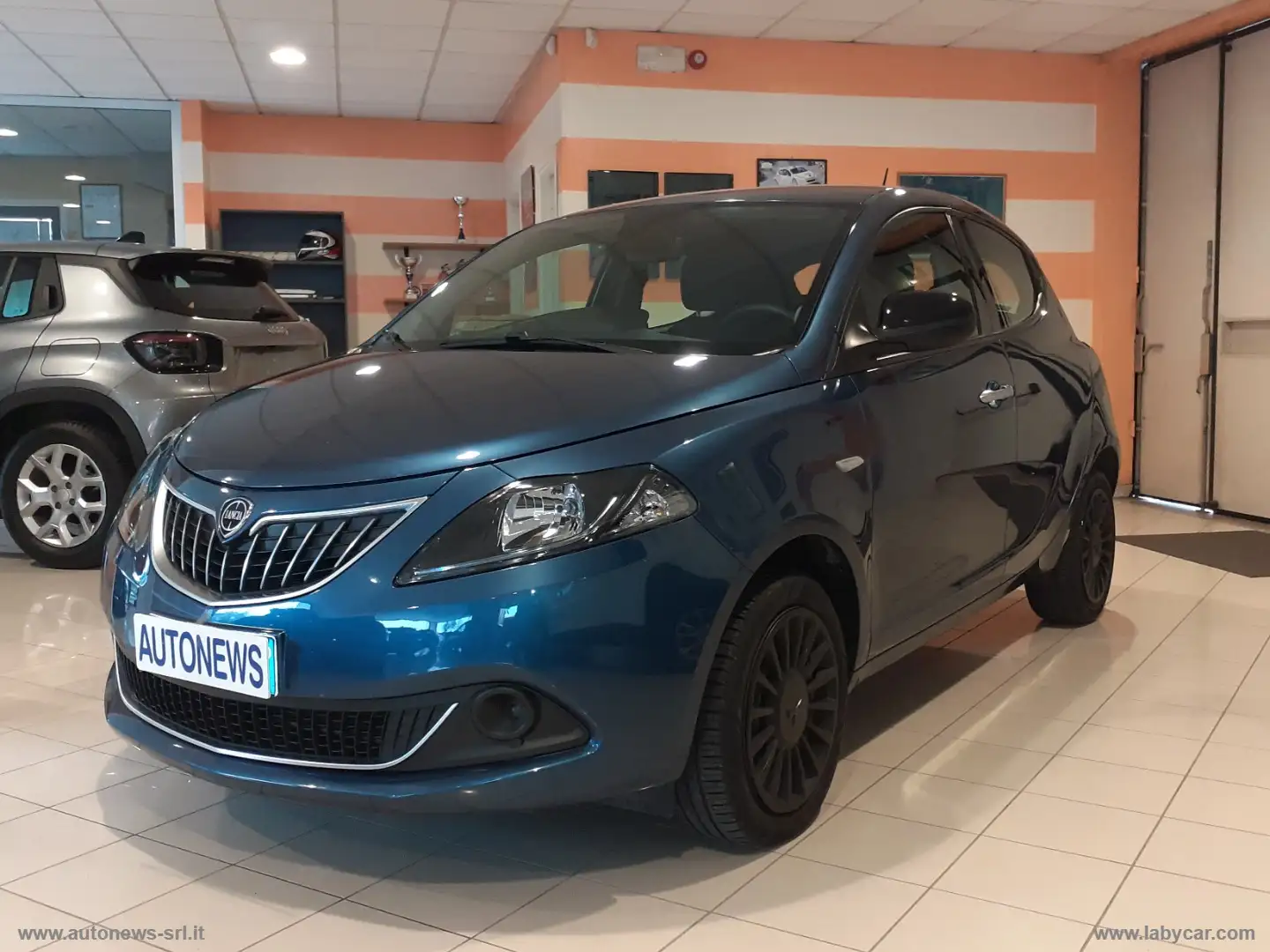 Lancia Ypsilon 1.0 HYBRID SILVER Blau - 1