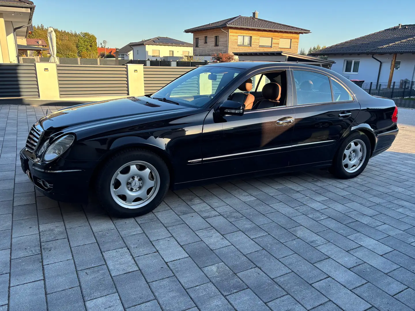 Mercedes-Benz E 280 E 280 Avantgarde CDI Aut. Avantgarde Schwarz - 2