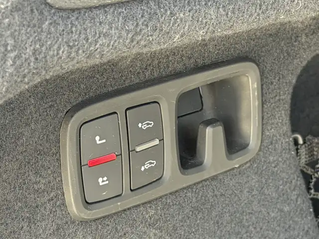 Audi Q8 view 15