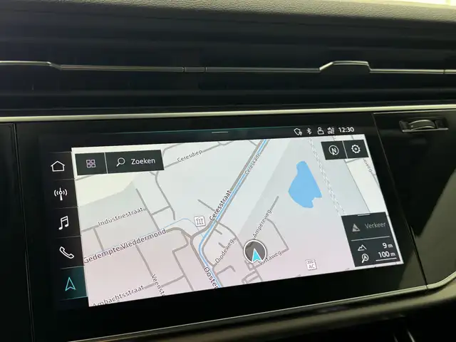Audi Q8 view 25