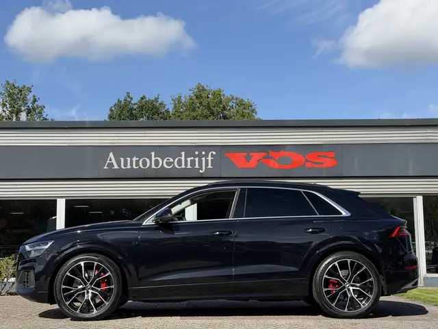 Audi Q8 view 3