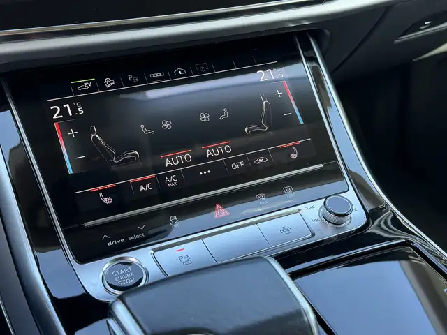 Audi Q8 view 11
