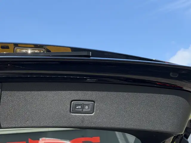 Audi Q8 view 21
