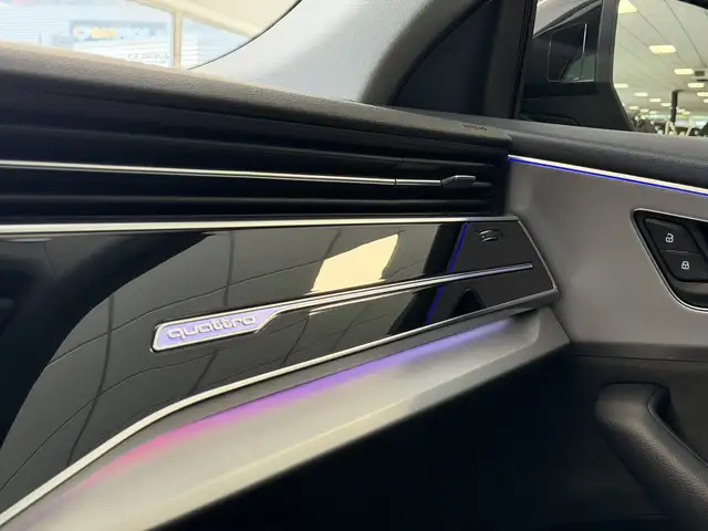 Audi Q8 view 26
