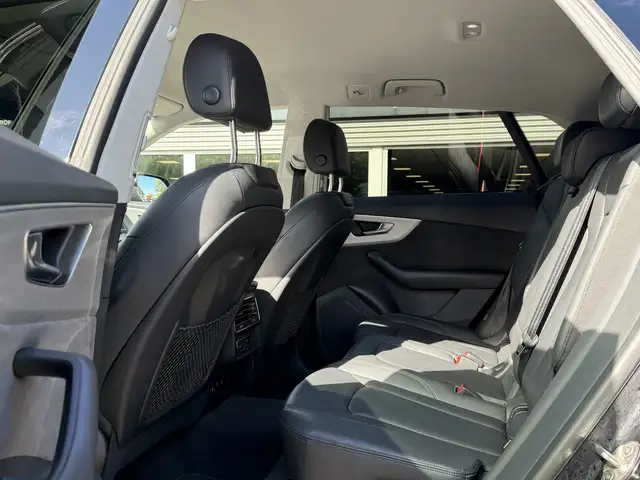 Audi Q8 view 6