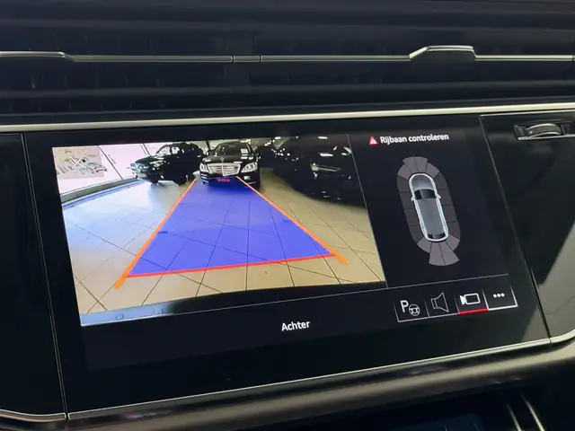 Audi Q8 view 18