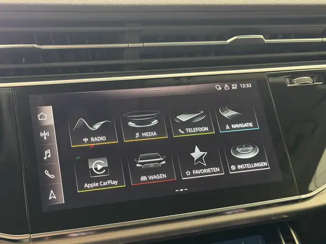 Audi Q8 view 27