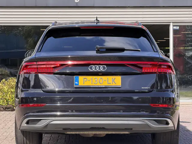 Audi Q8 view 7