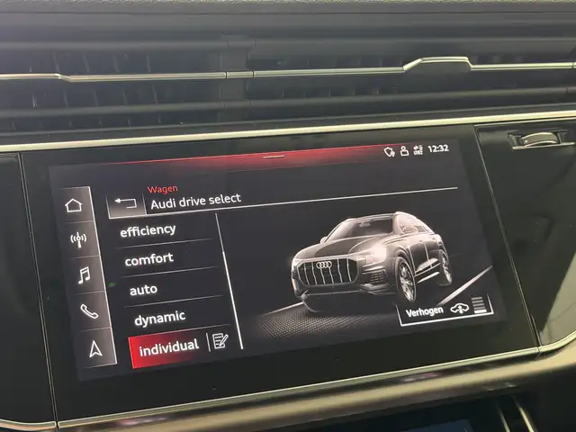 Audi Q8 view 23