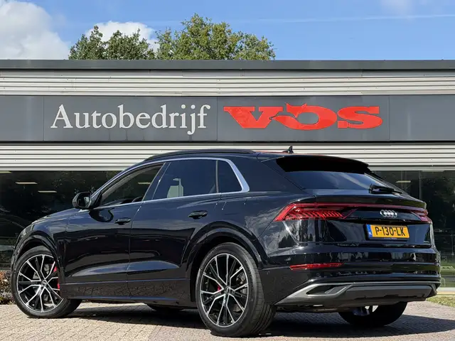 Audi Q8 view 5