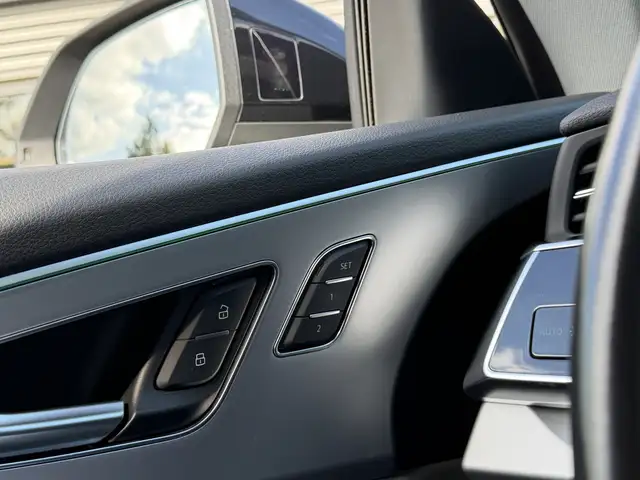 Audi Q8 view 16