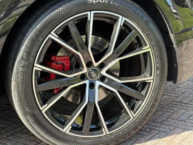 Audi Q8 view 22