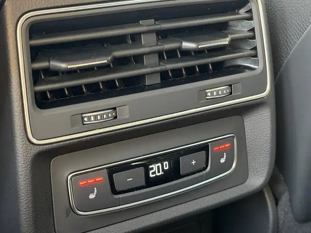 Audi Q8 view 12