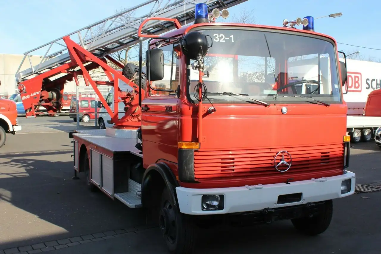 Mercedes-Benz LP709 DL18 DREHLEITER, foto 1