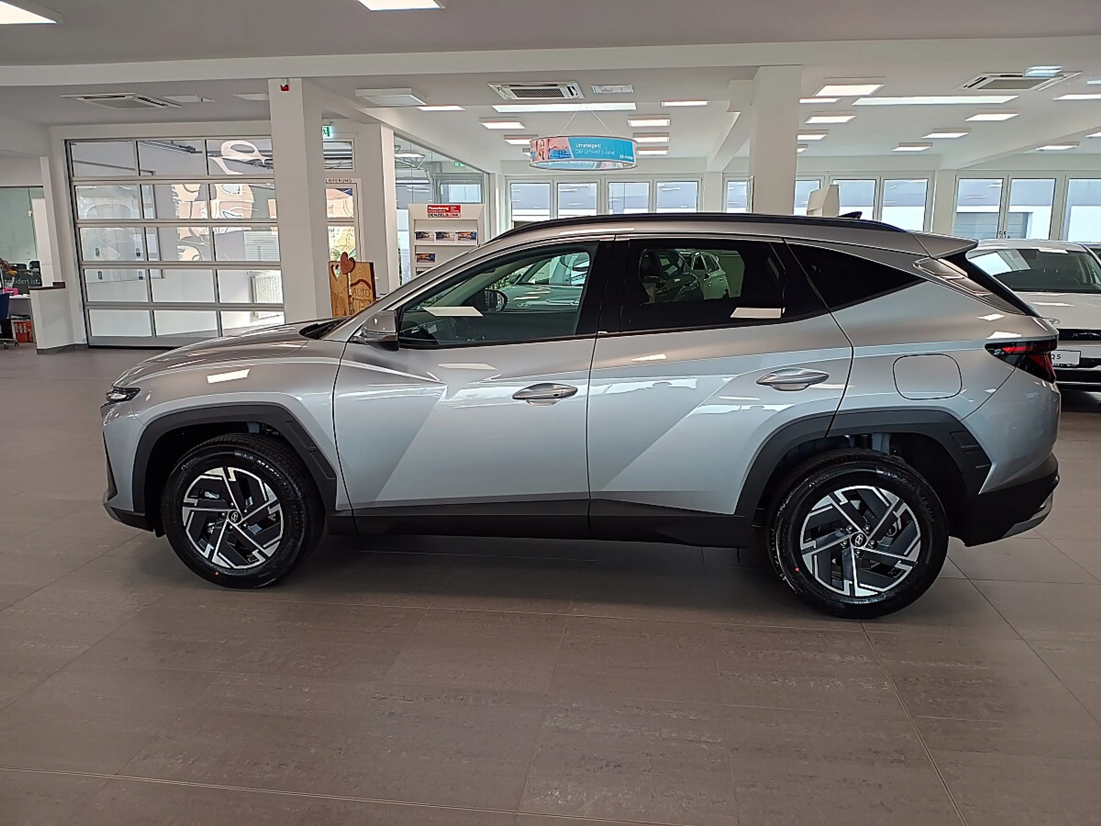 Hyundai TUCSON Tucson 1,6 T-GDI HEV 4WD Jubile *LED*Navi*Sitzh... — photo 3