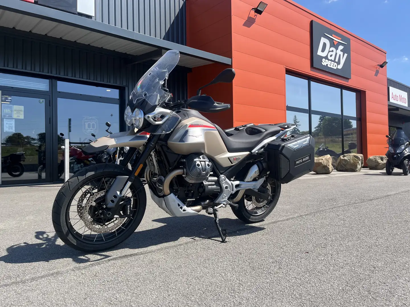 Moto Guzzi V 85 TT - 1