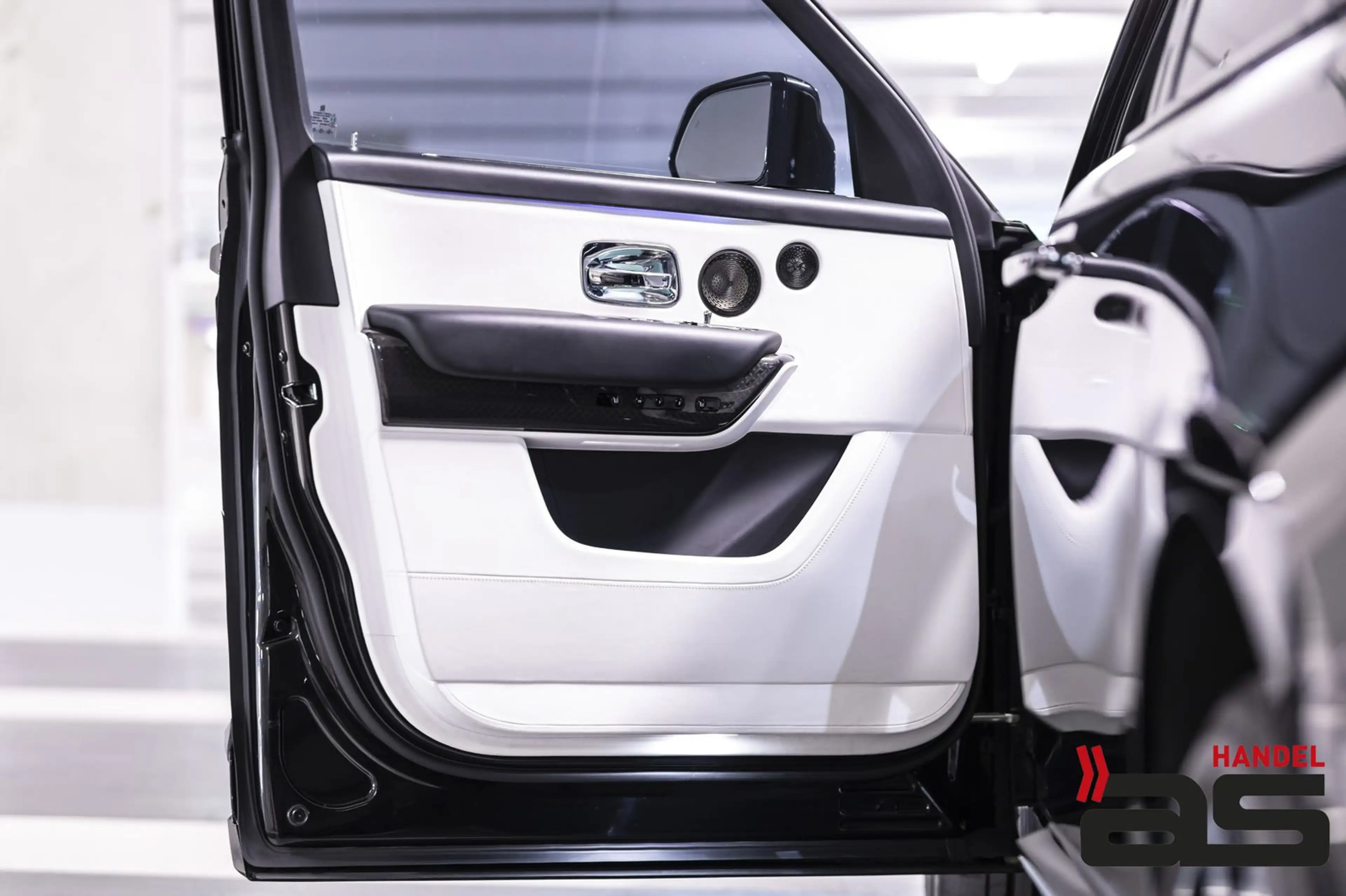 Rolls-Royce Cullinan BlackBadge Series II Starlight|Bespoke| — photo 12