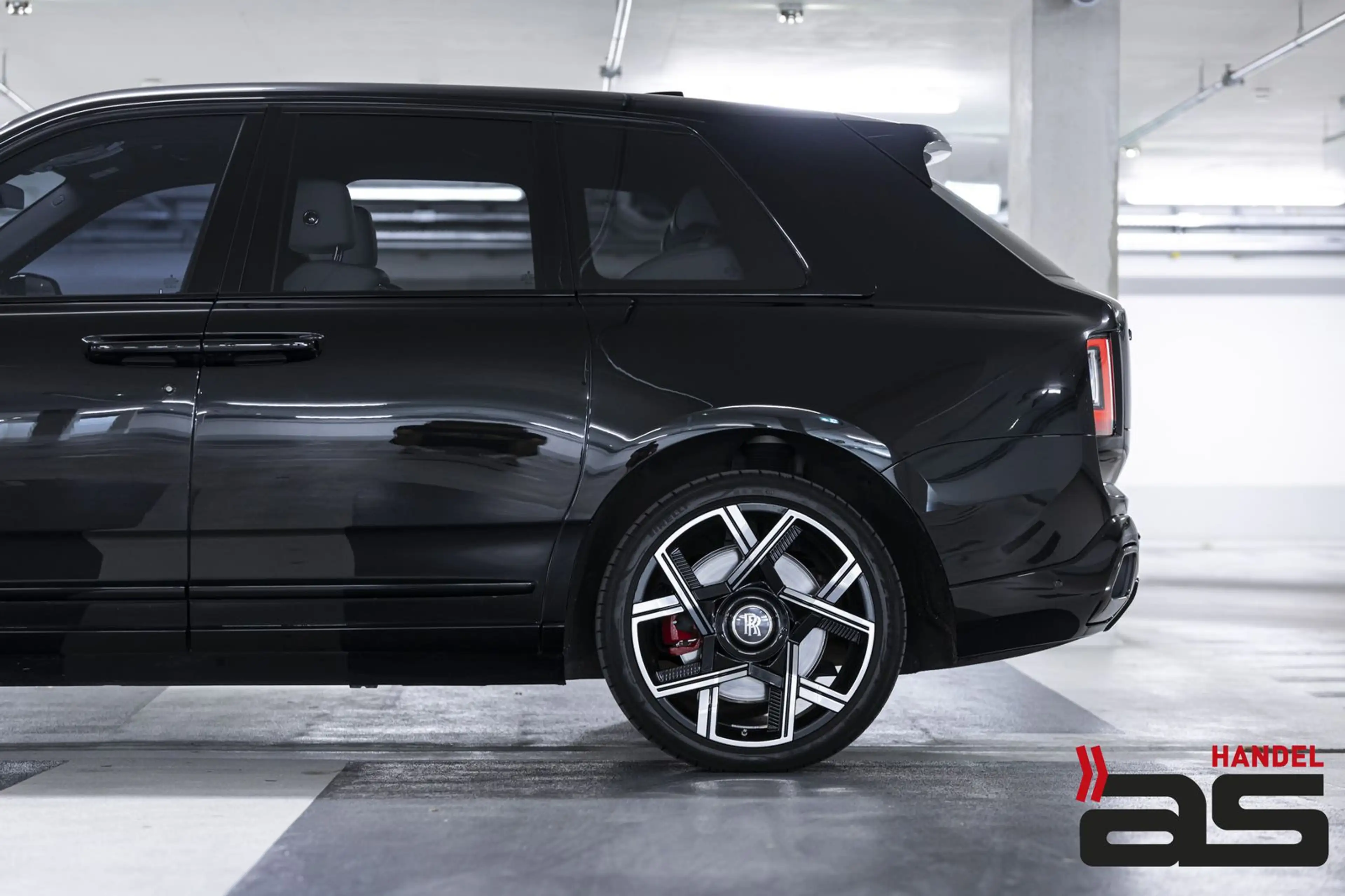Rolls-Royce Cullinan BlackBadge Series II Starlight|Bespoke| — photo 6