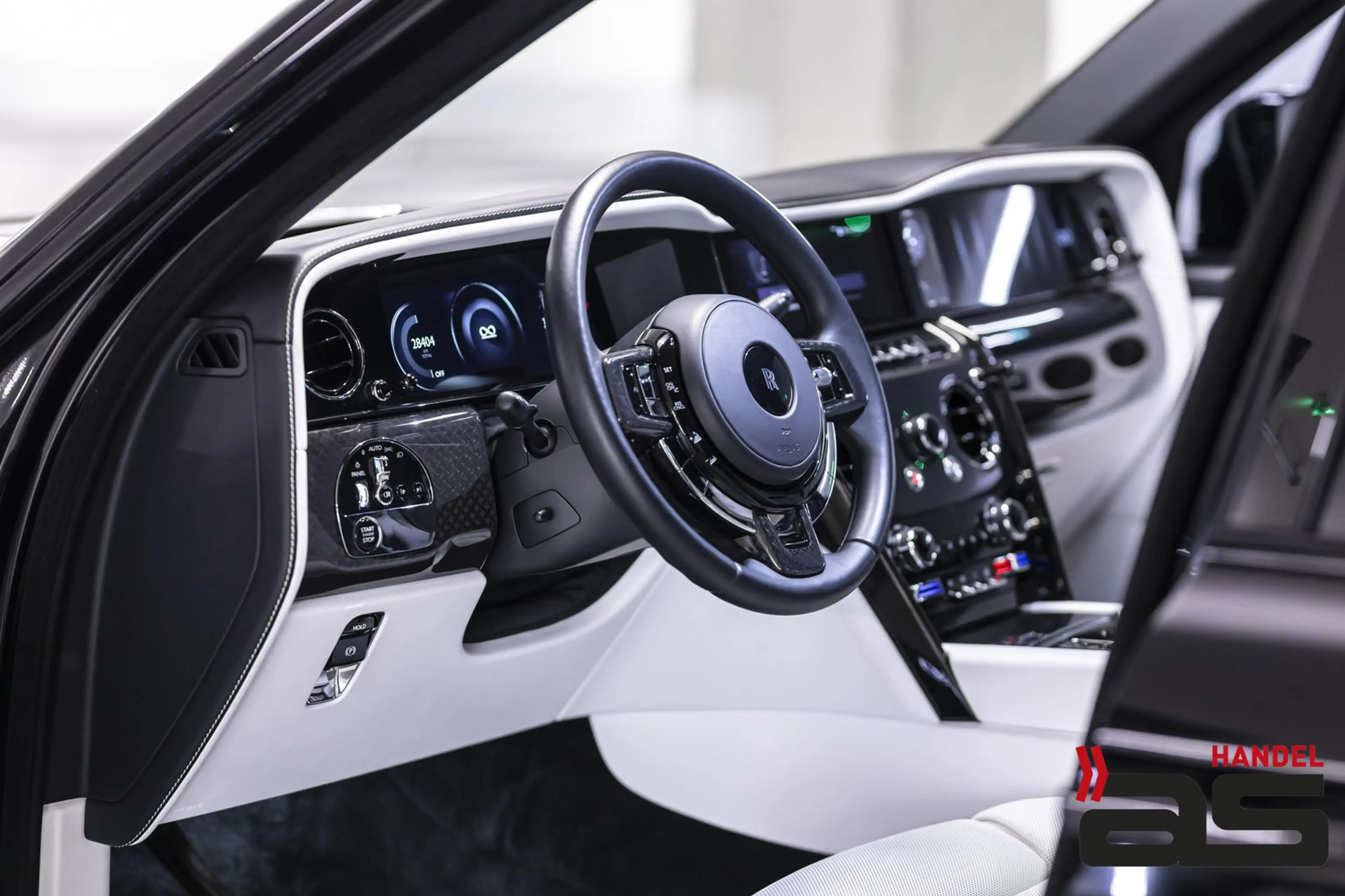 Rolls-Royce Cullinan BlackBadge Series II Starlight|Bespoke| — photo 14
