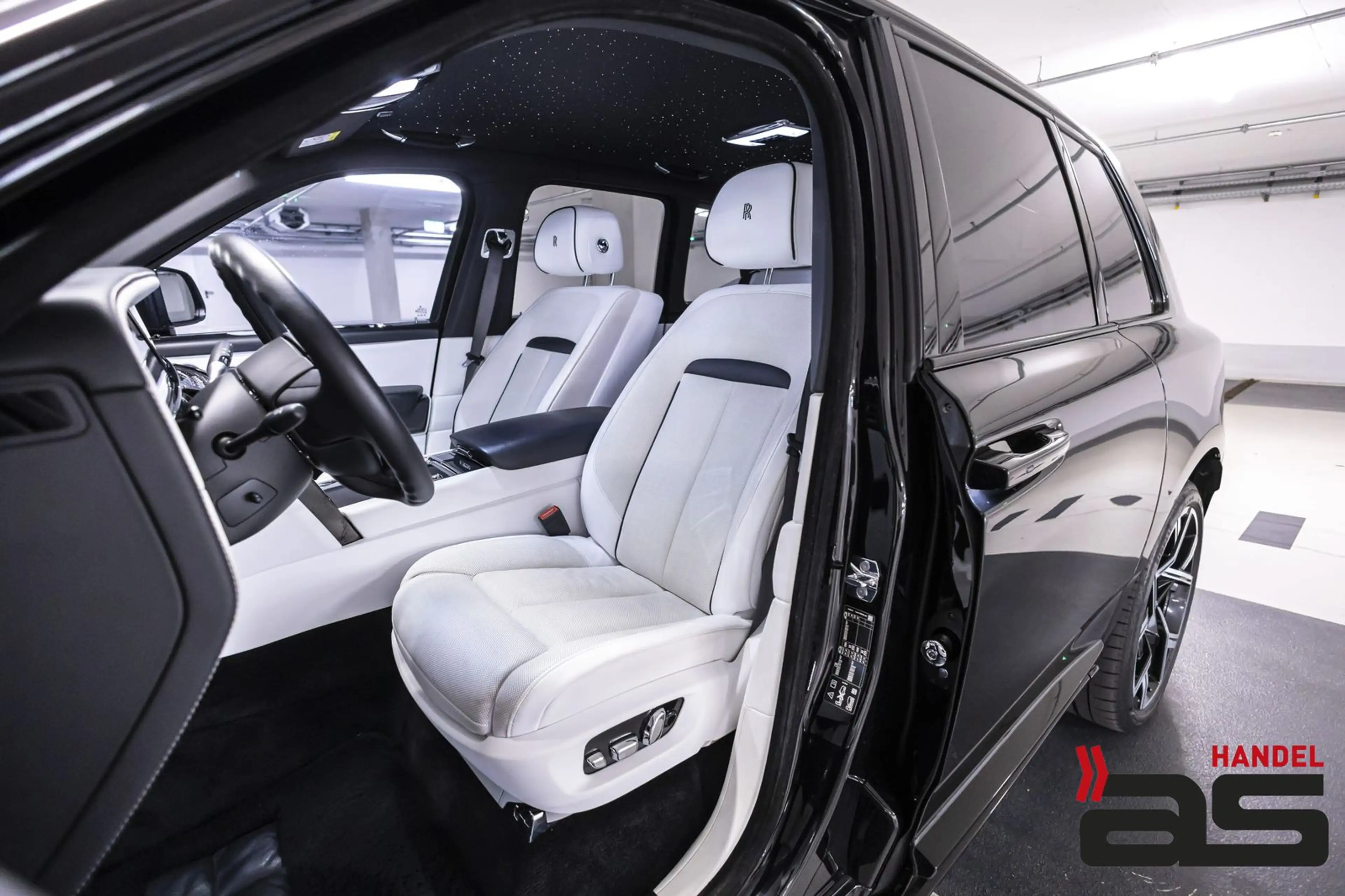 Rolls-Royce Cullinan BlackBadge Series II Starlight|Bespoke| — photo 15