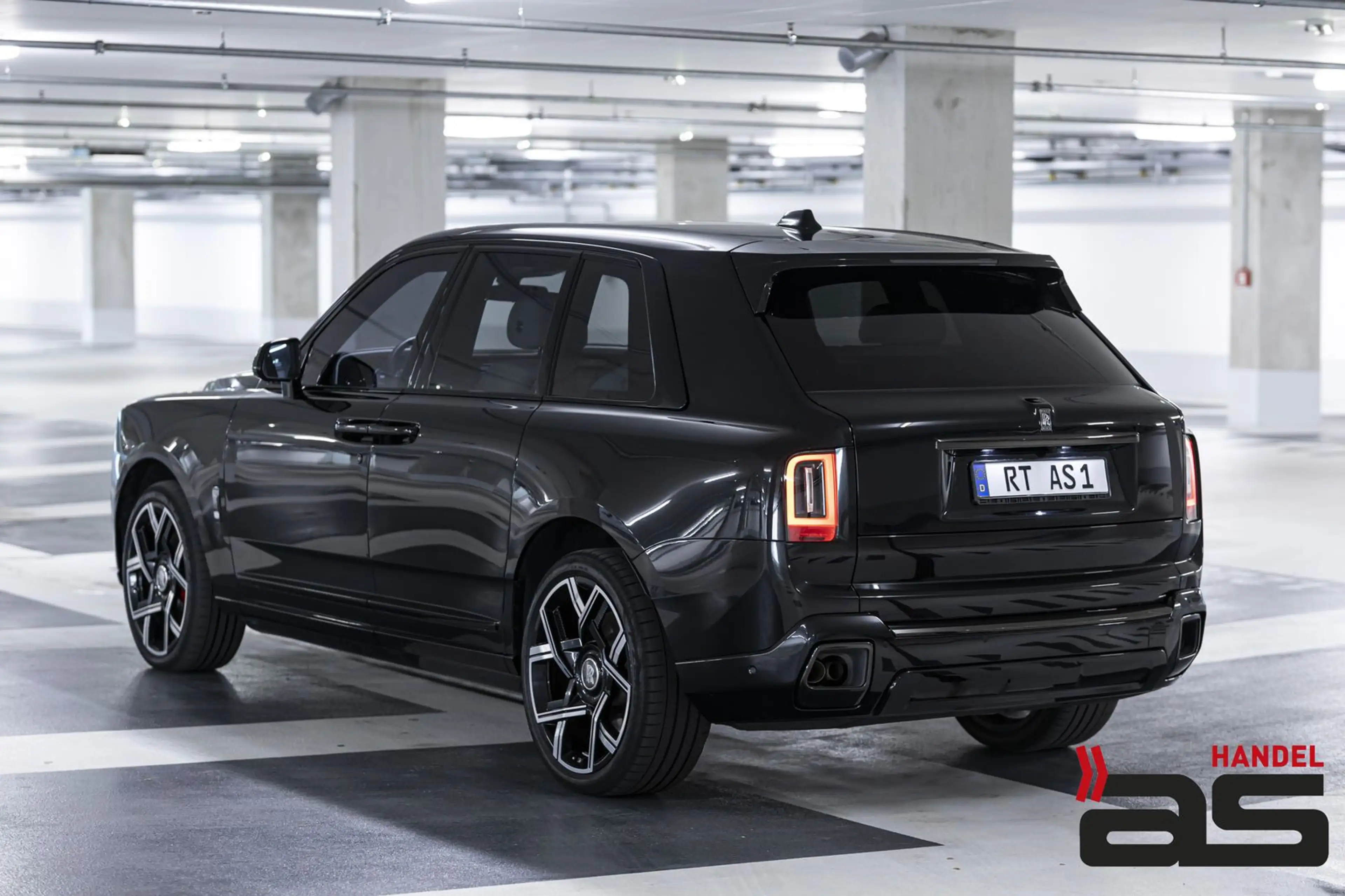Rolls-Royce Cullinan BlackBadge Series II Starlight|Bespoke| — photo 3