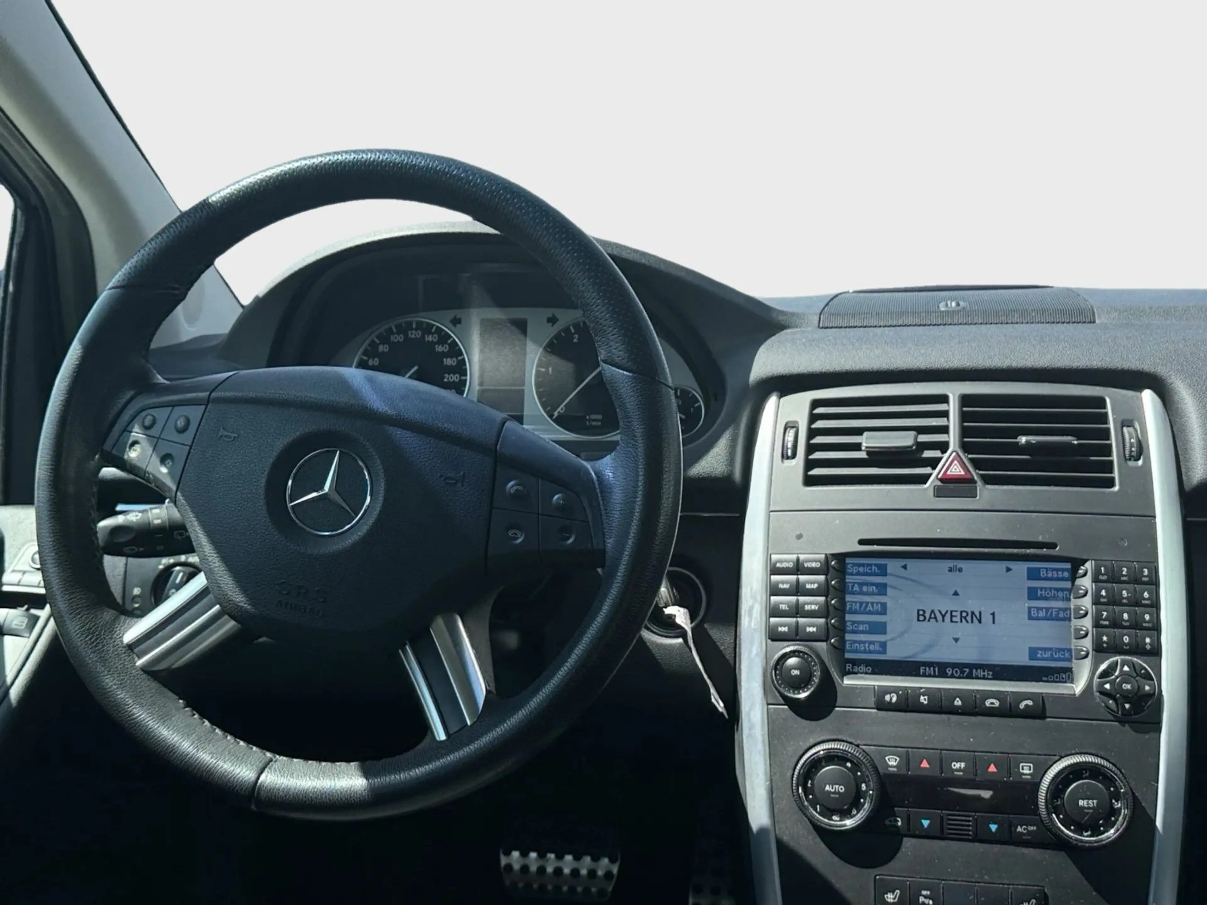 Mercedes-Benz B 200 CDI — photo 7