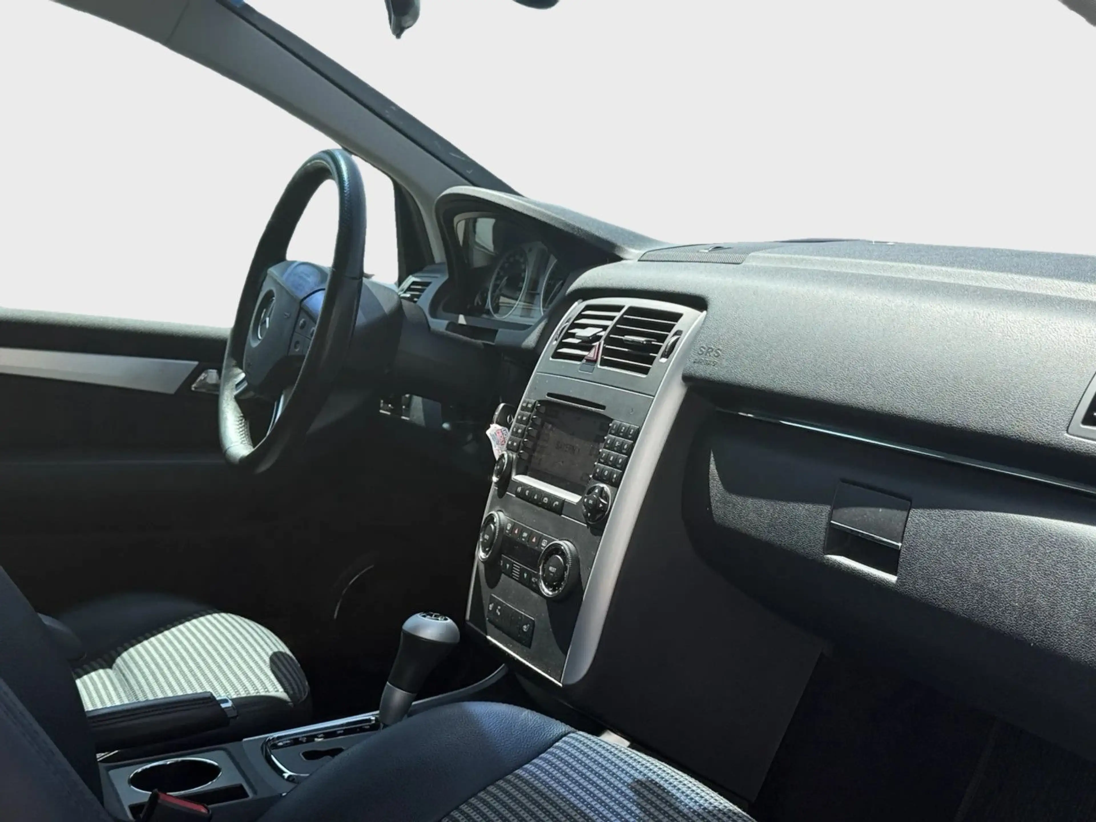 Mercedes-Benz B 200 CDI — photo 10