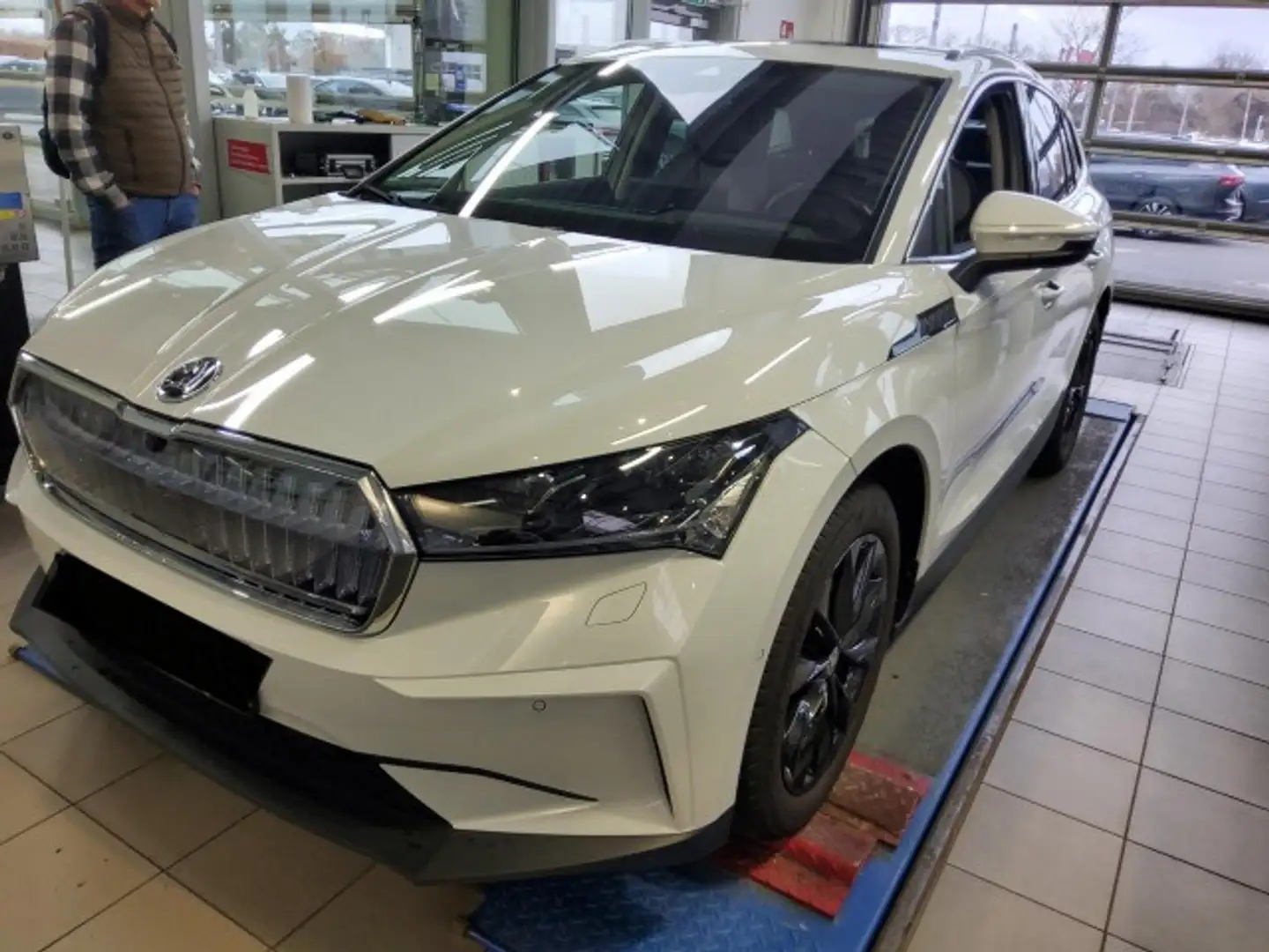 Skoda Enyaq iV 80 Loft AHK/Pano/ACC Weiß - 2