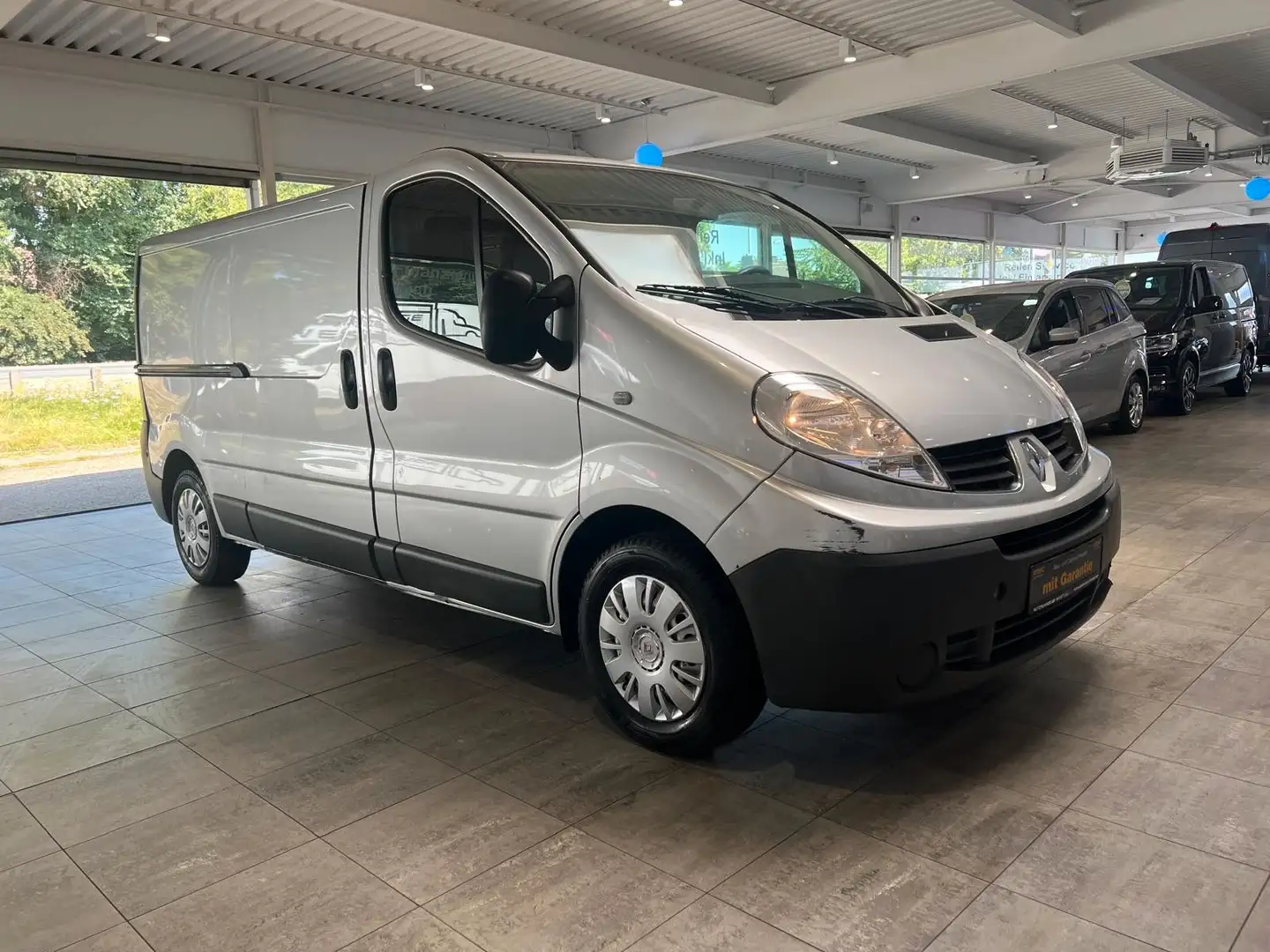 Renault Trafic 2,0 dCi  L2H1 Lang*Garantie* Silber - 1