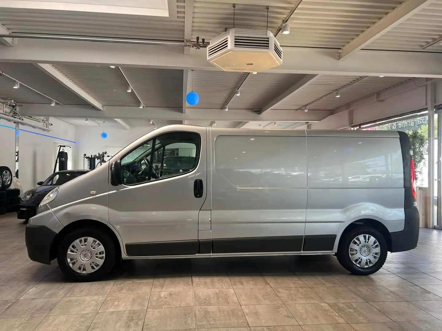 Renault Trafic 2,0 dCi  L2H1 Lang*Garantie* Silber - 2