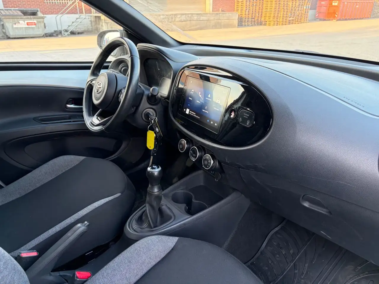 Toyota Aygo 1.0-l-VVT-i Play — Vehicle gallery 34