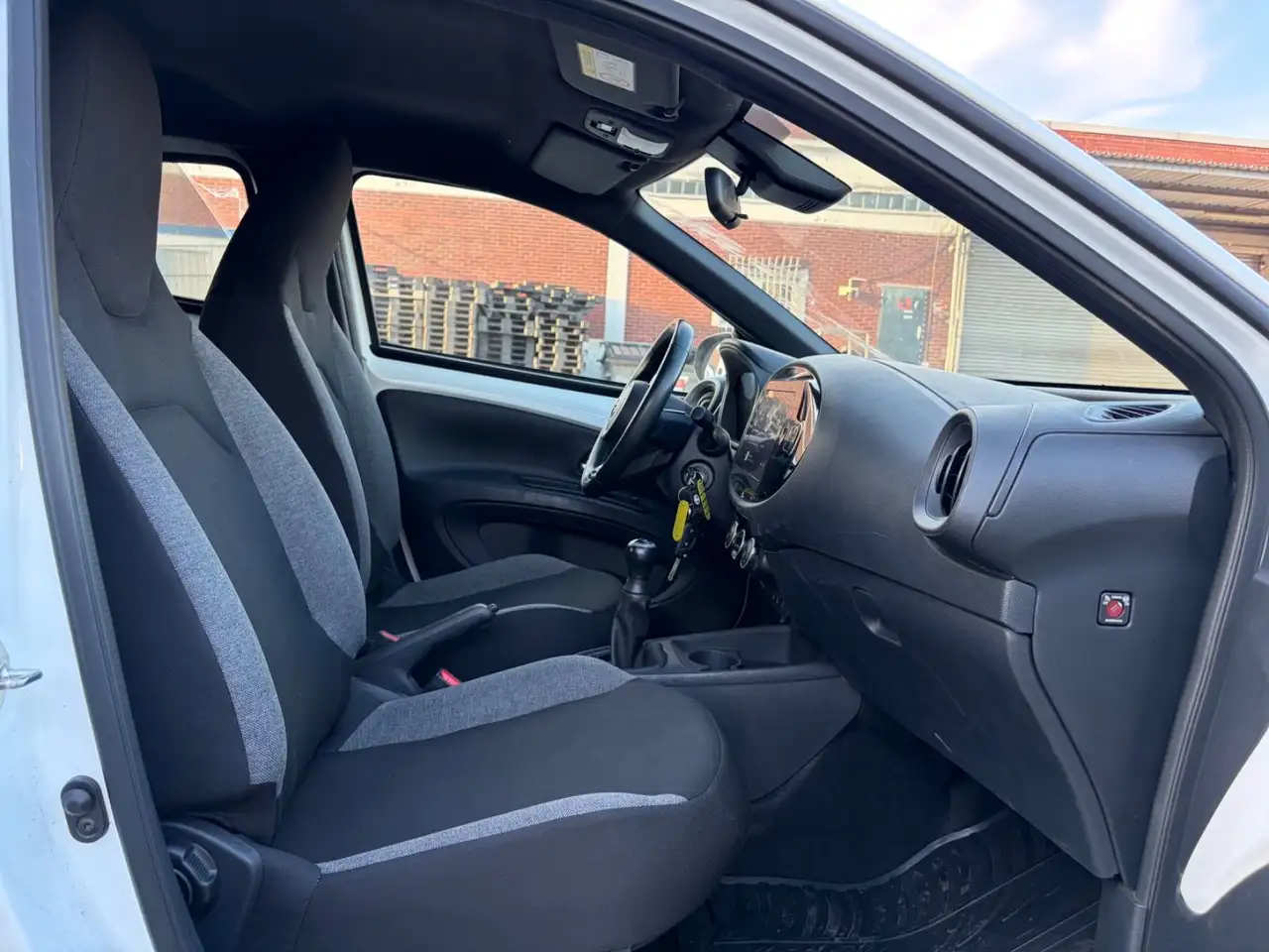 Toyota Aygo 1.0-l-VVT-i Play — Vehicle gallery 36