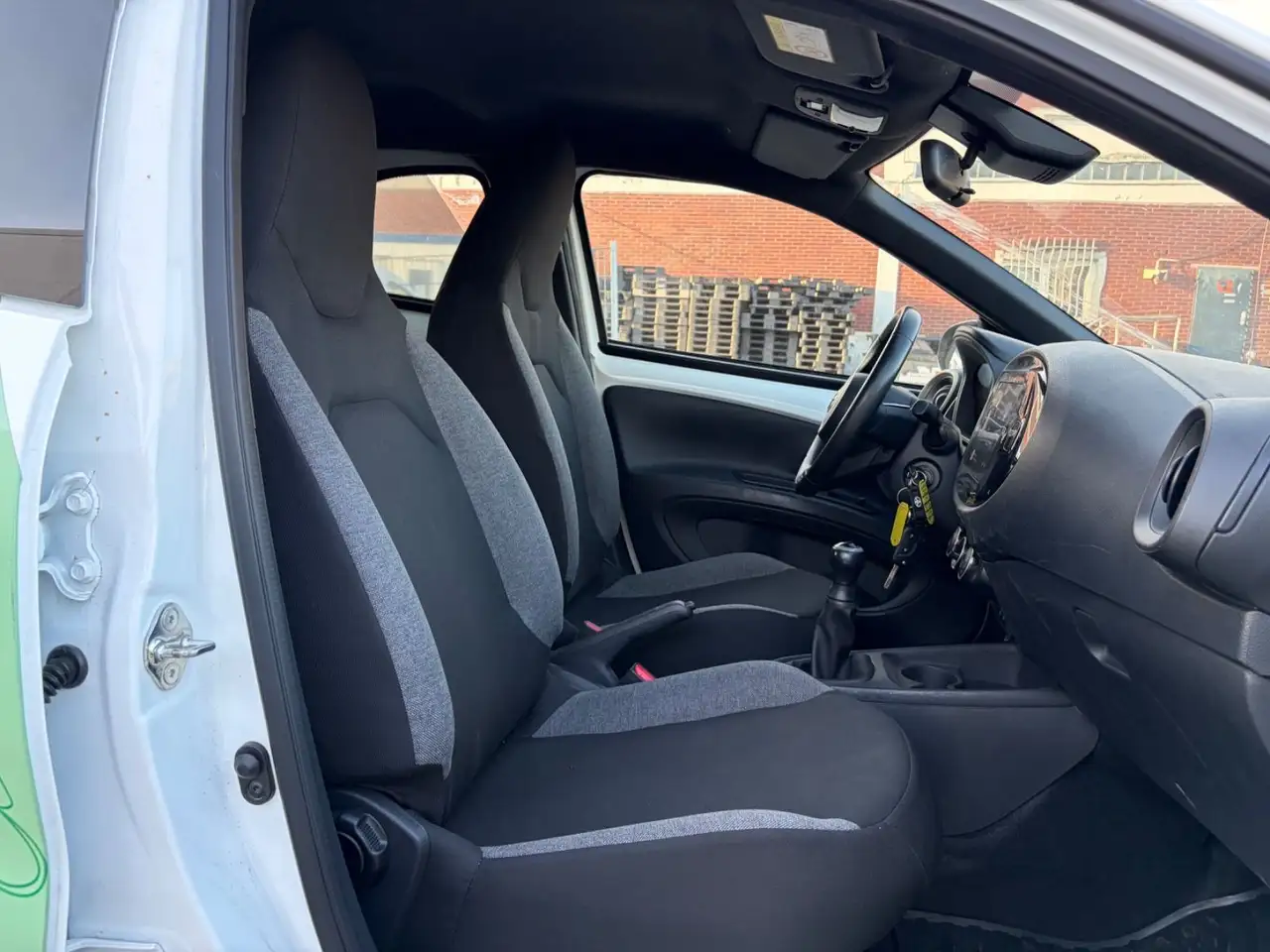 Toyota Aygo 1.0-l-VVT-i Play — Vehicle gallery 35
