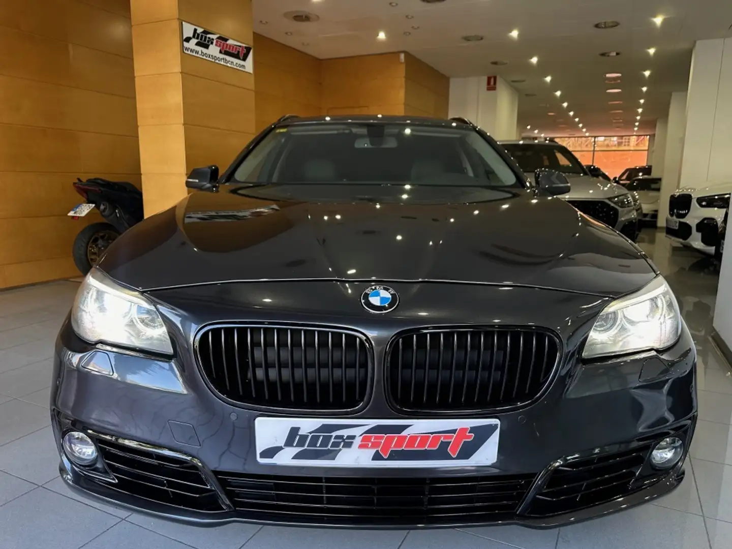 BMW 530 530dA Touring xDrive Noir - 2